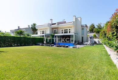 House with pool and terrace 4