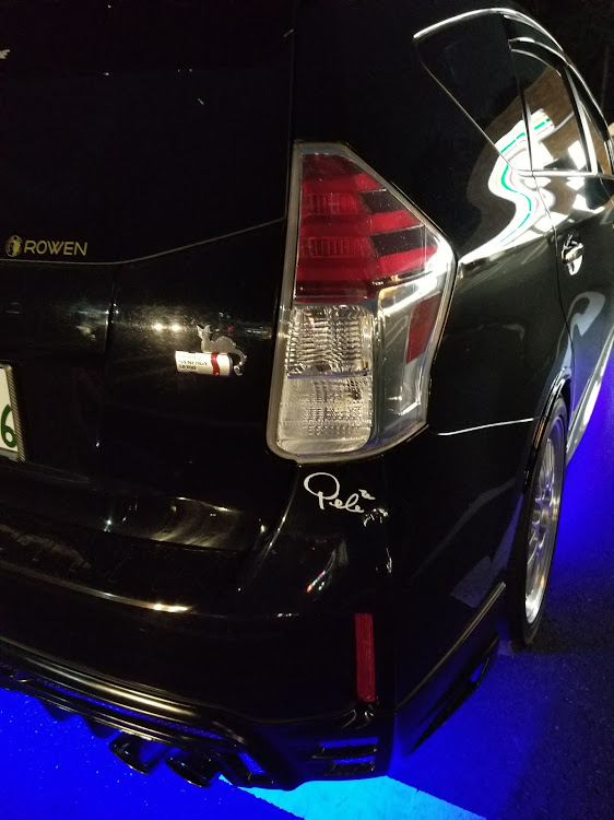 プリウスαの工事現場仕様w・前期テール&スモーク&シーケンシャル・I❤PRIUS αに関するカスタム事例の投稿画像4枚目