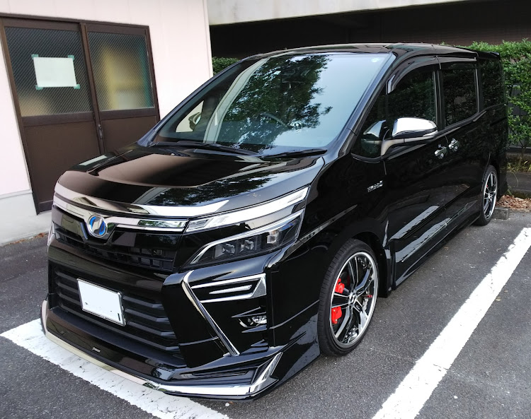 ヴォクシーのルカpapa-煌 Z７☆KAWASAKIさんが投稿したカスタム事例の投稿画像1枚目