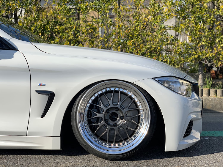 4シリーズ クーペのDIY・ホイール交換・車高調整・f32に関するカスタム事例の投稿画像1枚目