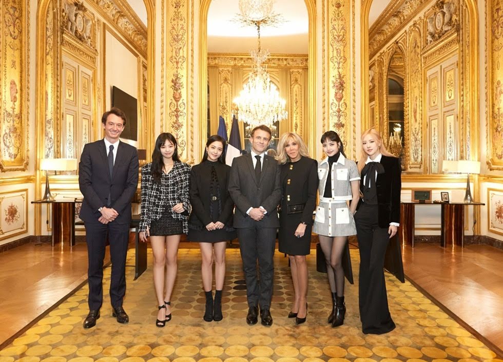 BLACKPINK с президентом Франции Эммануэлем Макроном и первой леди Франции Брижит Макрон
