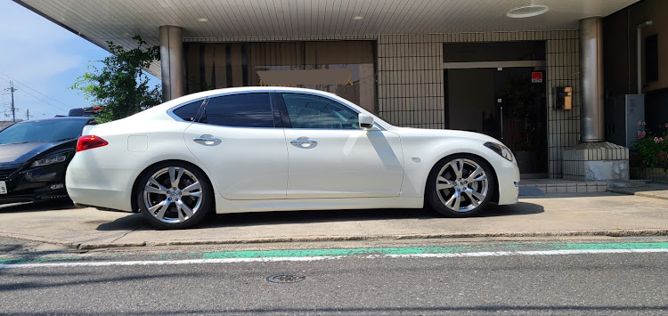 フーガのフーガy51・車高調取付・フーガ乗りの人と繋がりたい・フーガ乗り1年生に関するカスタム事例の投稿画像1枚目