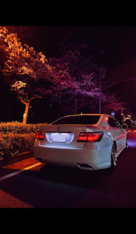LSのレクサス・ＬＳ460前期・USF40・フォロー返しますに関するカスタム事例の投稿画像1枚目