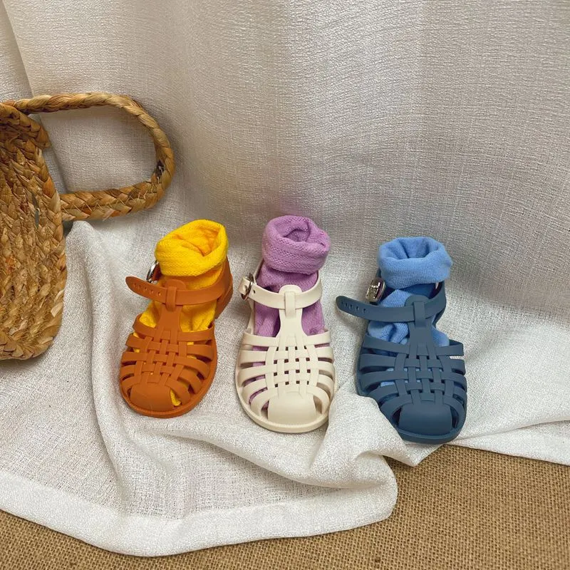 Sandales en gelée pour enfants Chaussures romaines creuses pour bébés Baotou, parfaites pour l'été, la plage et le jeu, légères.