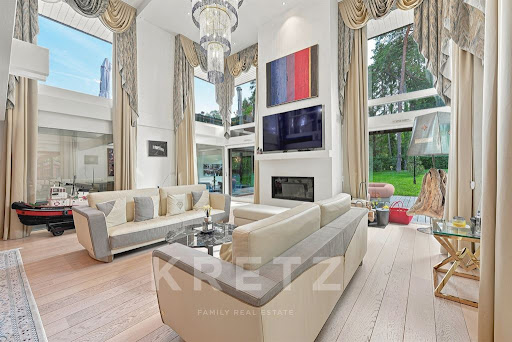 Villa with pool and terrace 3