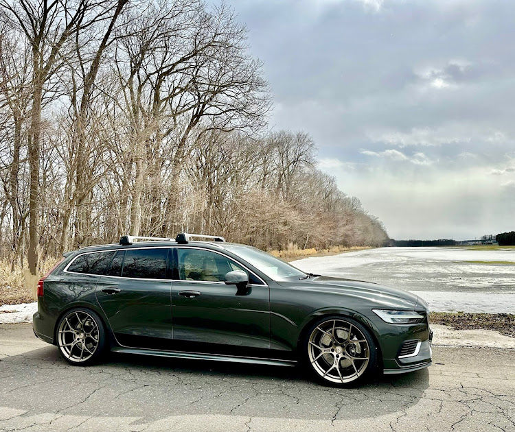 V60のドレスアップ・ヨーロピアン・PHEV・春に向けてに関するカスタム事例の投稿画像1枚目