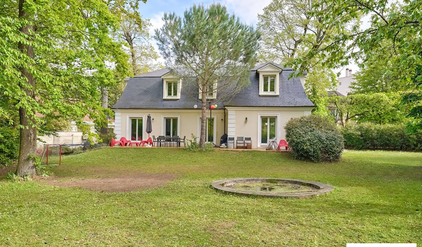 House with terrace Le Vésinet