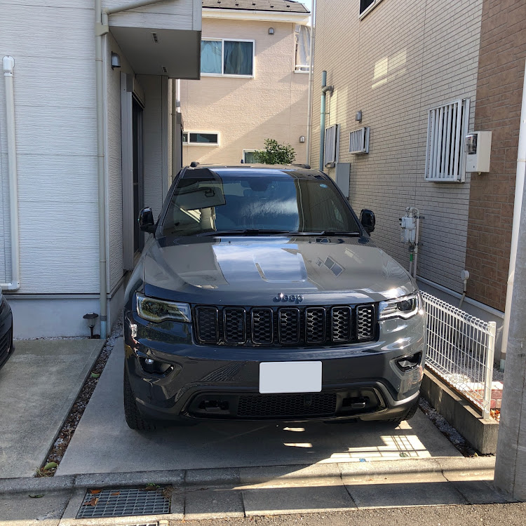 グランドチェロキーのSUV・JEEP・アメ車好き・四駆に関するカスタム事例の投稿画像1枚目