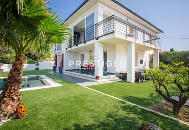 Villa with pool and terrace 5