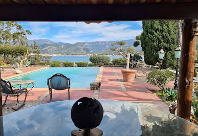 Propriété avec piscine en bord de mer 2