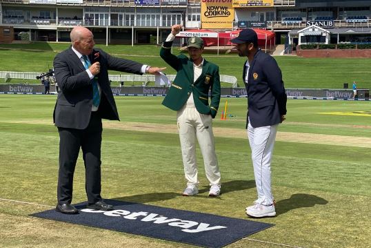 Sri Lanka captain Dimuth Karunaratne and his South African counterpart Quinton de Kock during the toss.