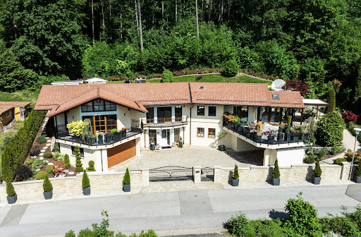 House with garden and terrace 2