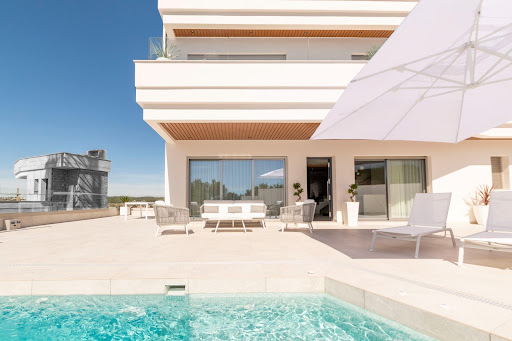 Villa avec piscine et terrasse 2