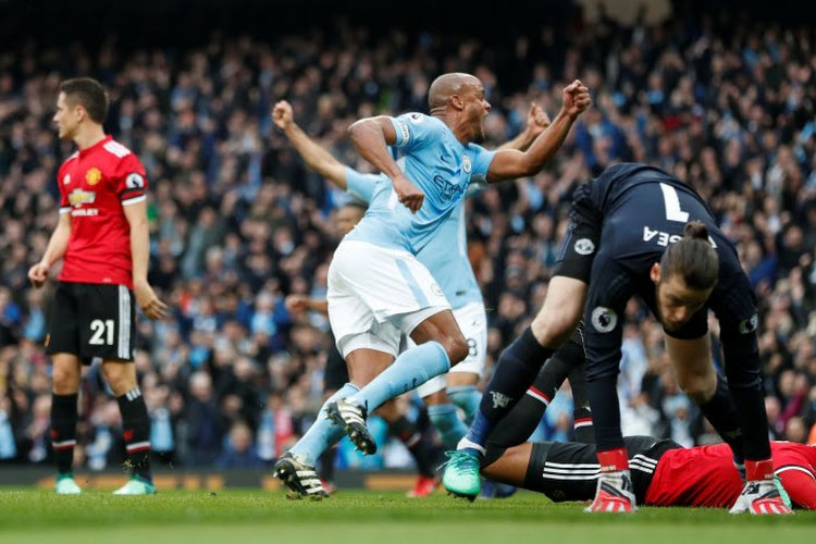 ? Vincent Kompany geeft ongeziene kampioenenspeech in lokale pub: "Bedek de oren van de kinderen of stuur ze weg"