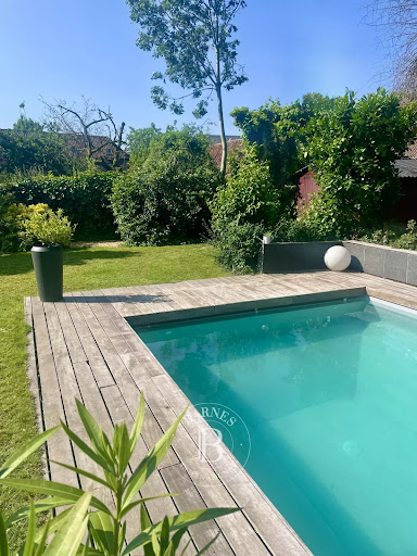 Maison avec piscine et jardin 4