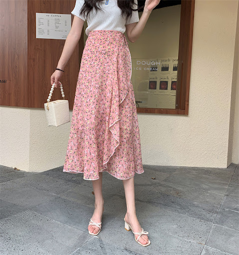 Title 35, Vacation style floral skirt chiffon dress, one-...