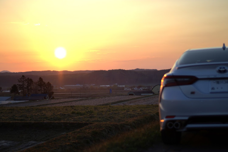カムリの朝日夕日コラボ・5月もよろしくお願いします・一眼レフ・サクラと愛車・月と愛車に関するカスタム事例の投稿画像2枚目