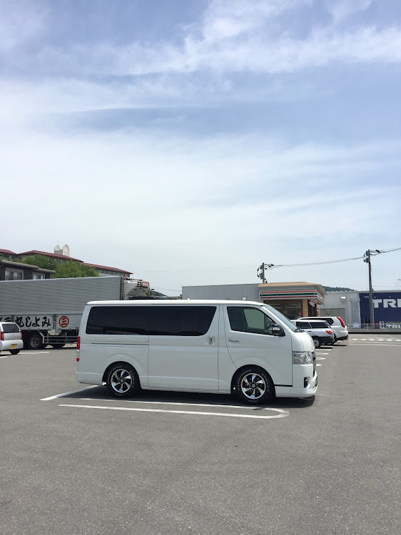 ハイエースバンの足回り・マフラー紹介・DIY・洒落屯車・ギブミータオル・梅雨明けで暑いに関するカスタム事例の投稿画像2枚目