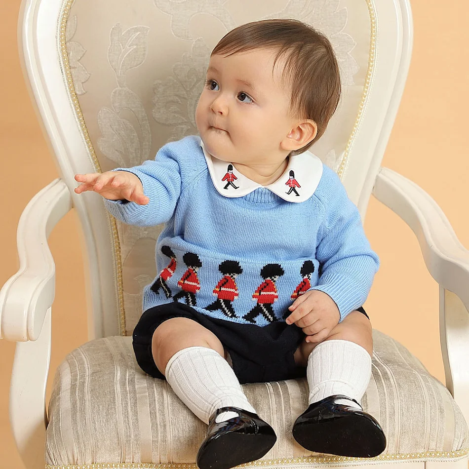 Pull en tricot pour enfants, doux et confortable, idéal pour les journées fraîches, gardant les petits au chaud et stylés.
