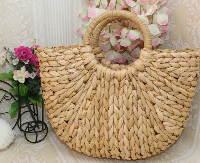 Schattige mini strooien strandtas met bloemen, geweven ontwerp, perfect voor dames en ideaal voor de zomer.