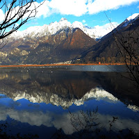 Monti riflessi nel lago