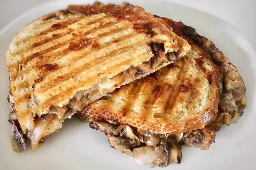 Creamy Mushroom Cheese Sandwich