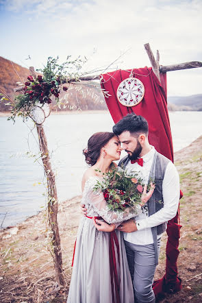 Fotógrafo de casamento Mikhail Savinov (photosavinov). Foto de 1 de dezembro 2016