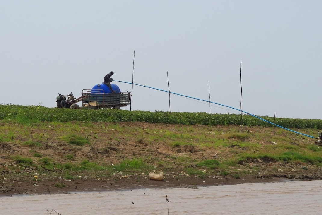 Stilt village of Kampong Khleang and floating village on Tonle Sap lake