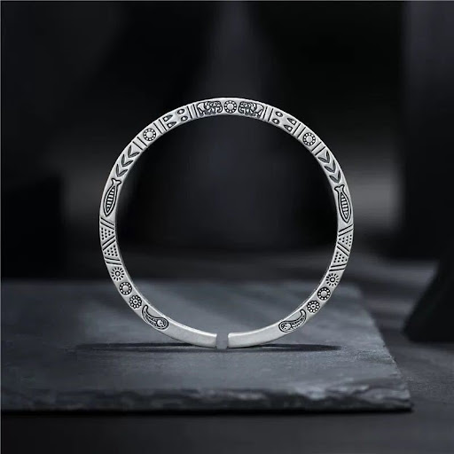 Title 2, 999 Pure Silver Totem Bracelet Retro Solid. Emb...