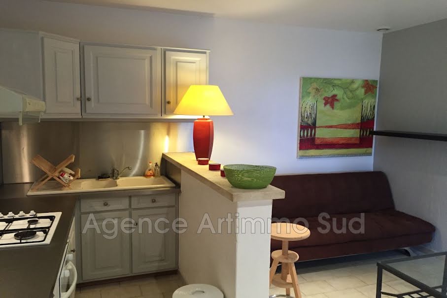 Location meublée appartement 2 pièces 33 m² à Aureille (13930), 588 €