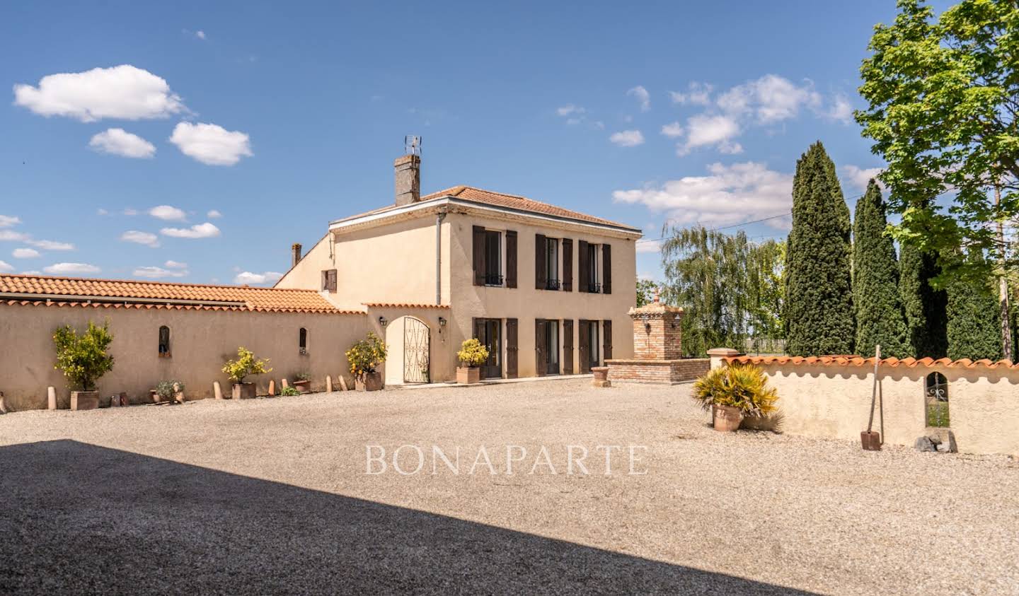 Property with pool Blaignan