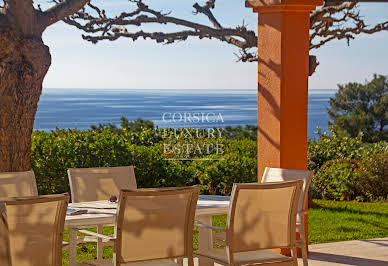 Maison avec piscine en bord de mer 1