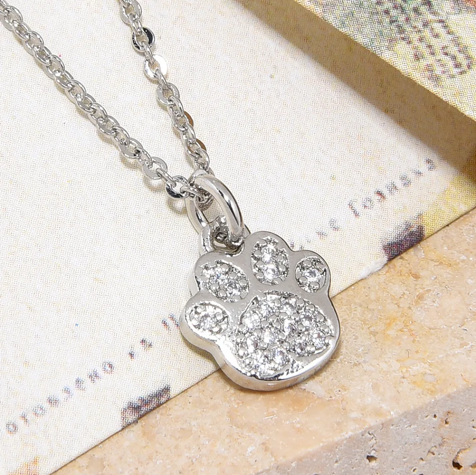 Colar pingente de cobre com zircônia incrustada Ornamento requintado para mulheres Jóia delicada e charmosa, perfeita para qualquer ocasião.