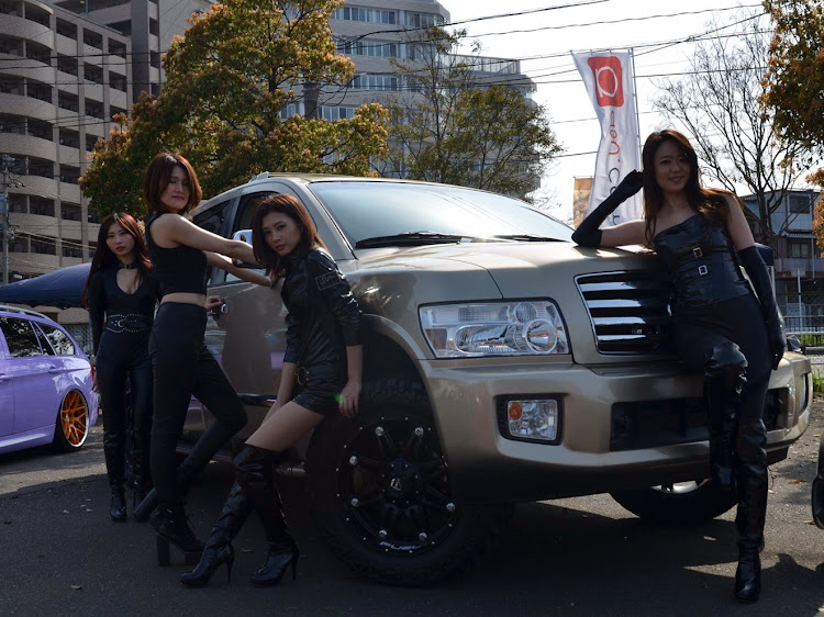 QXのQX56・カスタムカーイベント・クロスファイブ・キャンギャルに関するカスタム事例の投稿画像1枚目