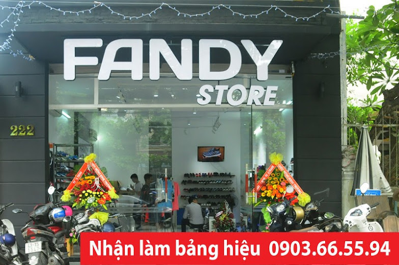 thiết kế shop giày dép75