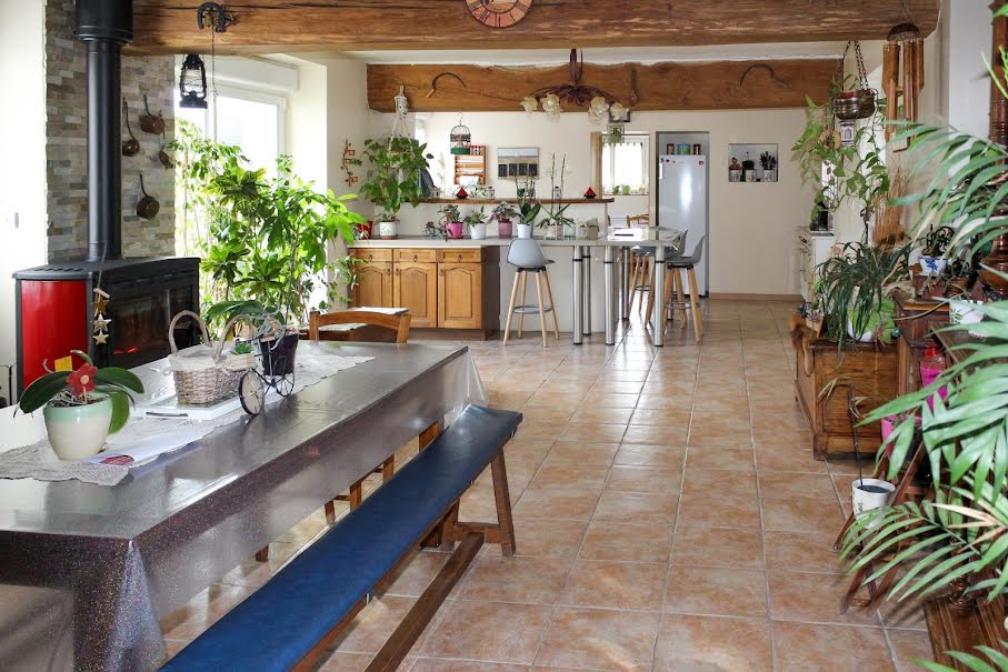 Vente maison 6 pièces 117 m² à Vernantes (49390), 183 000 €