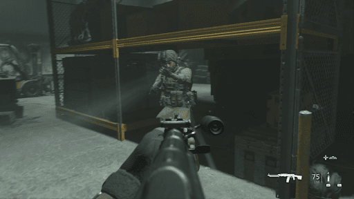 倉庫内の敵をすべて倒す