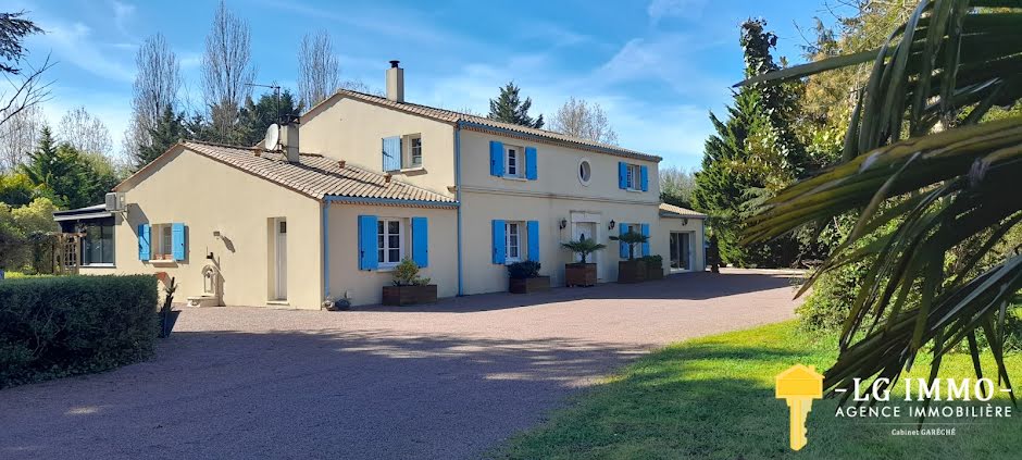 Vente maison 8 pièces 353 m² à Saint-Ciers-sur-Gironde (33820), 525 000 €