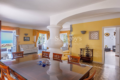 Villa avec piscine et terrasse 4