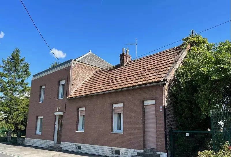 Vente maison 7 pièces 215 m² à Saint-Quentin (02100), 200 000 €