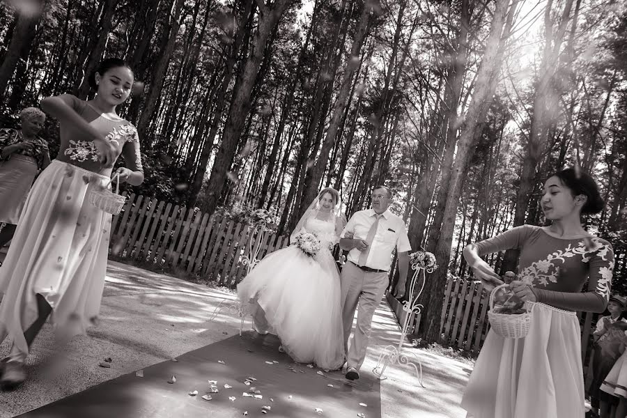 Fotógrafo de casamento Rinat Khabibulin (photorinat). Foto de 31 de agosto 2017