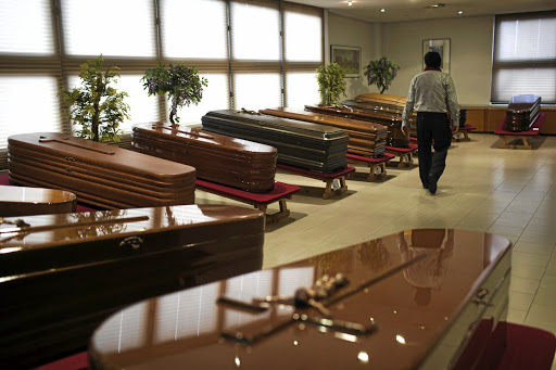 Officials and funeral parlours are encouraging weekday funerals to take the pressure off weekends.