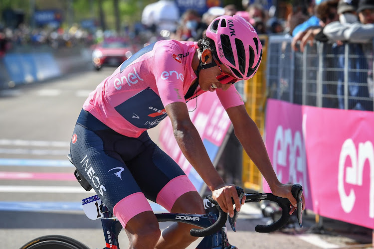 🎥 Egan Bernal deelt knappe video op hometrainer