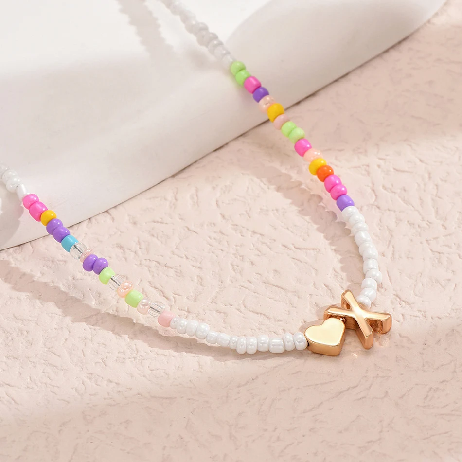 Collar con cuentas de 26 letras con cuentas de colores, personaliza tu estilo. Crea un collar único con iniciales y abalorios. Ideal para regalo.