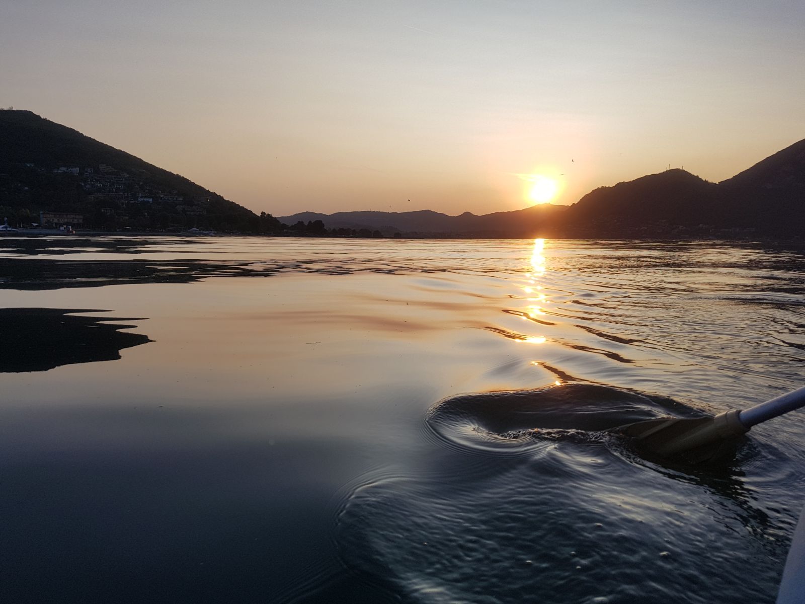 Fuga al tramonto con il kayak. di paolacontest