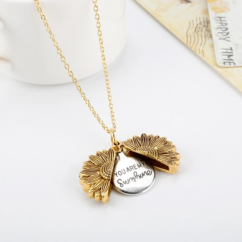 Title 10, Zonnebloem ketting met dubbele letter gepersona...