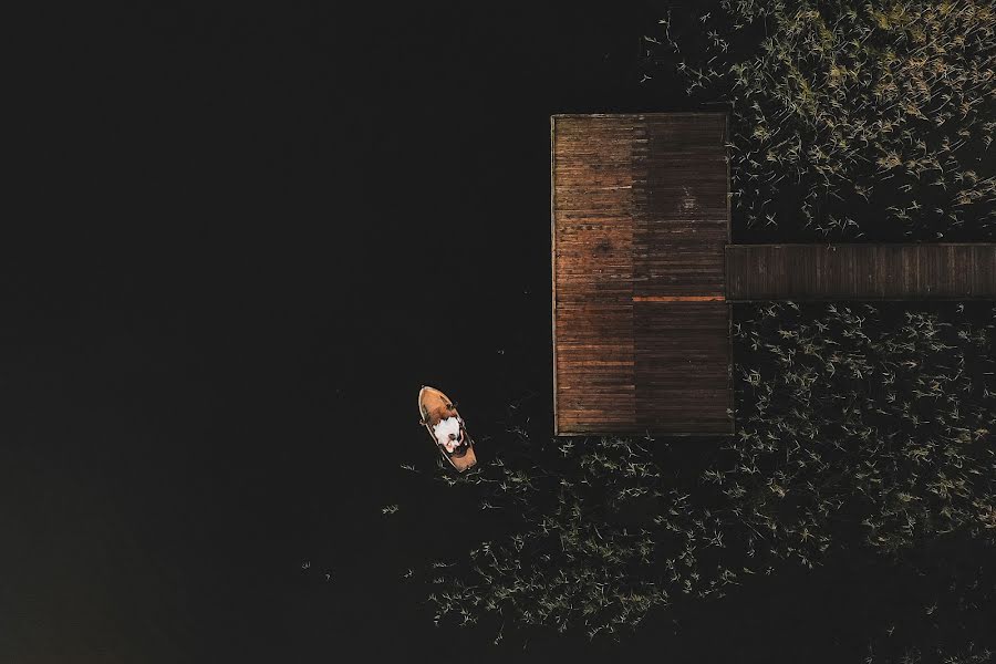 Fotógrafo de casamento Olegs Bucis (ol0908). Foto de 7 de março 2019