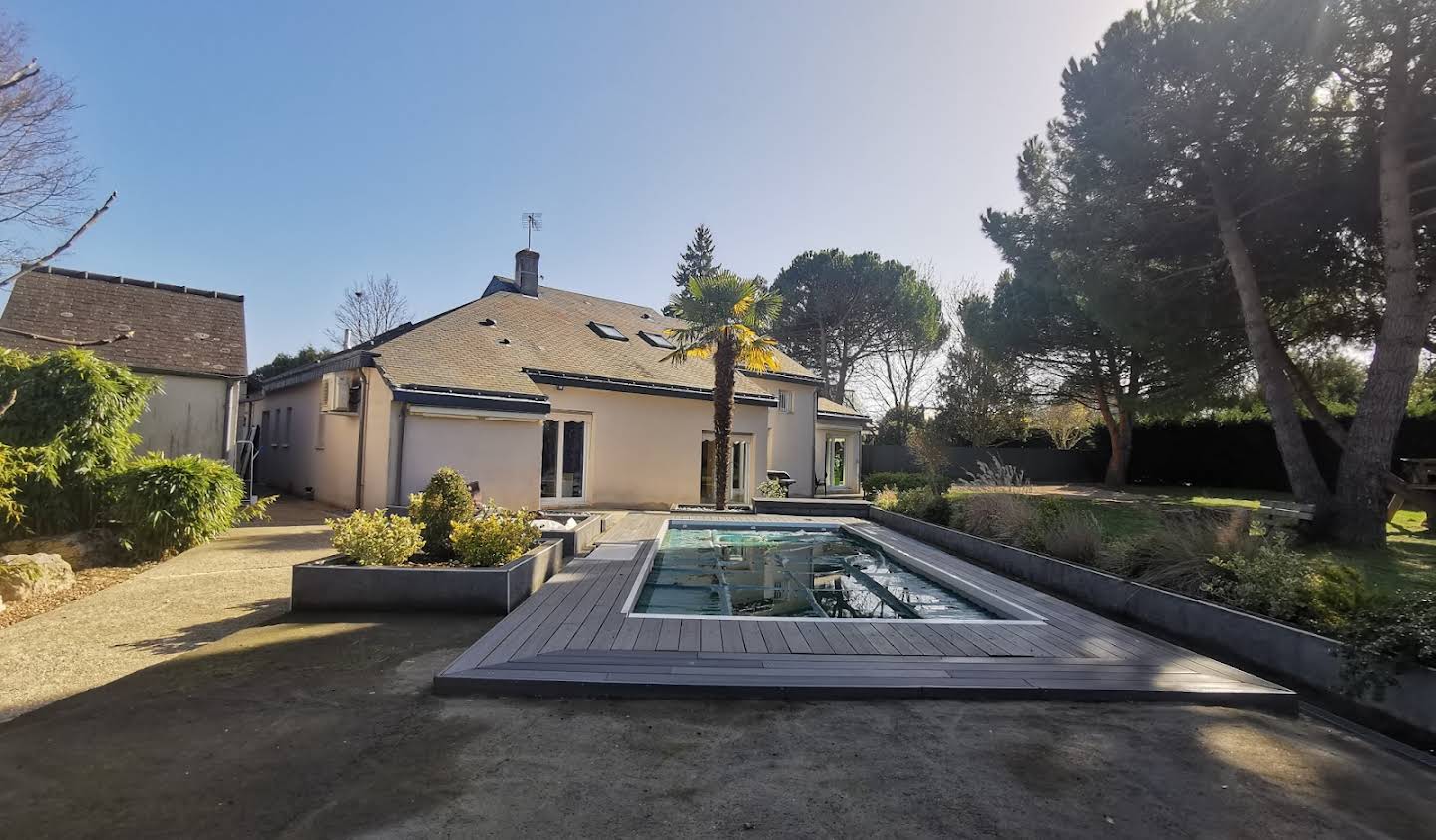 House with pool Amboise