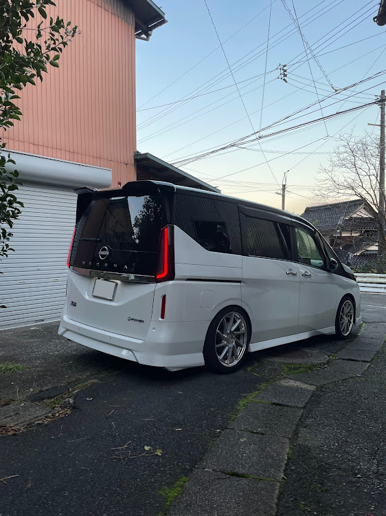 セレナのC28・セレナ・タイヤ交換・冬の空と愛車・workwheelsに関するカスタム事例の投稿画像2枚目