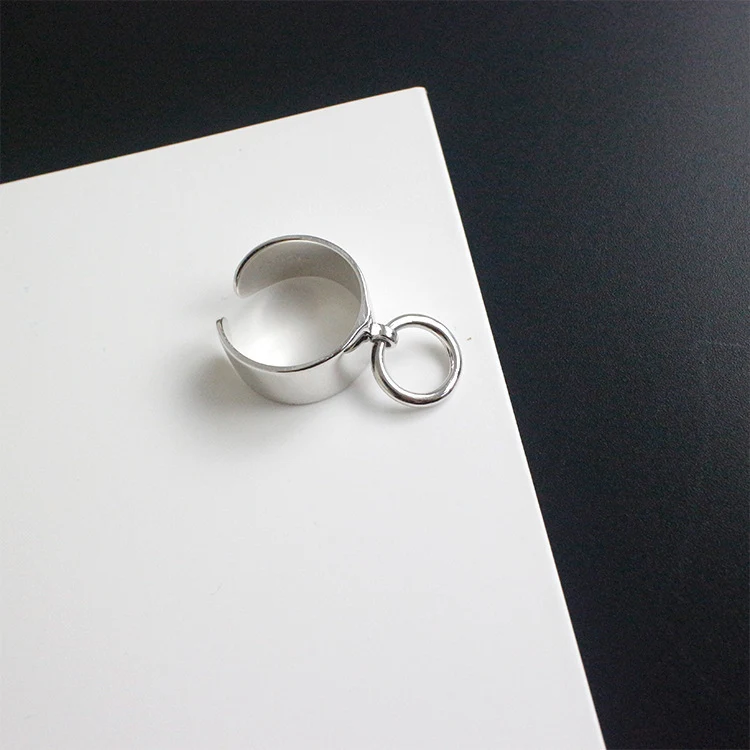 Minimalistische glanzende ring met opening van S925 sterling zilver, een elegante accessoire voor dagelijks gebruik.